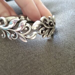 listing-status-banner